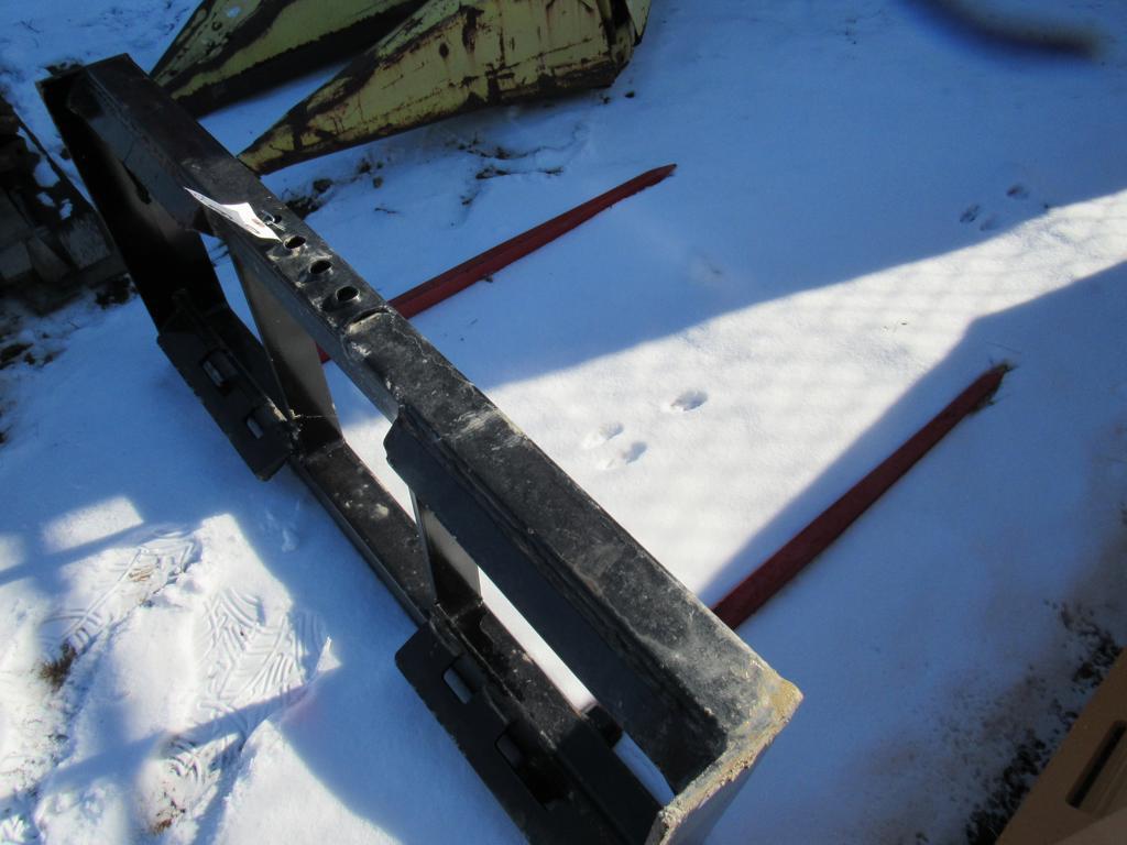 Kivel Dual Prong Bale Spear