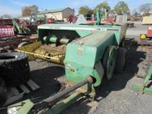 John Deere 338 Baler