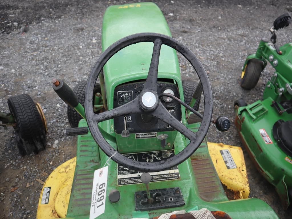 John Deere 110 Lawn Tractor