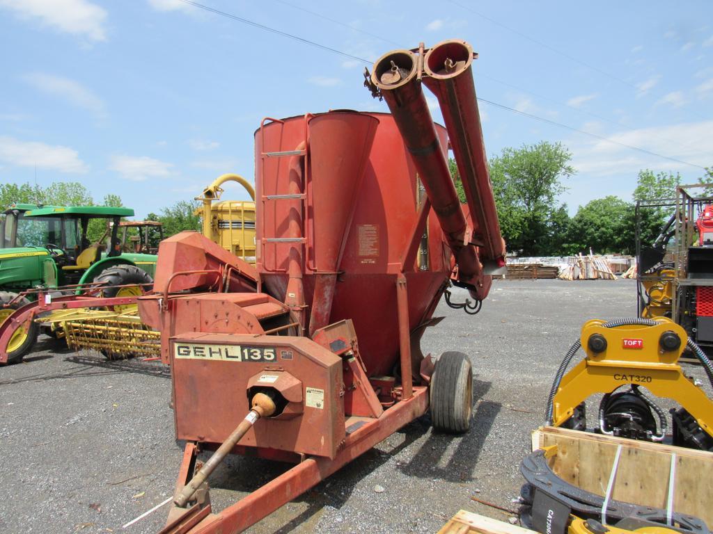 Gehl 135 Mixer
