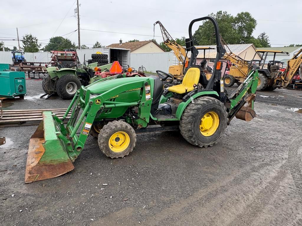 2014 John Deere 2032R 4WD Backhoe