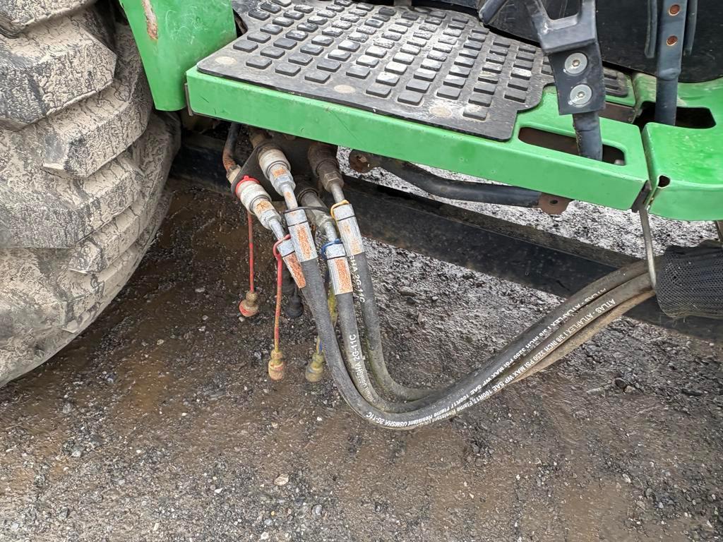 2014 John Deere 2032R 4WD Backhoe
