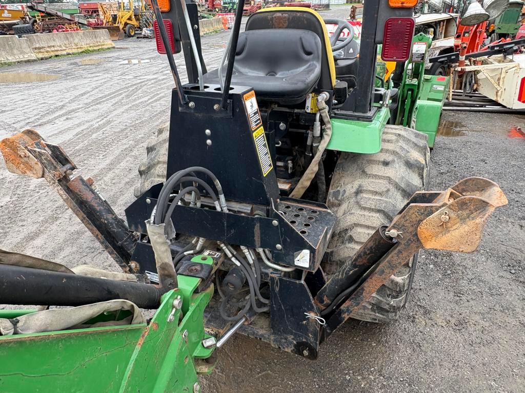 2014 John Deere 2032R 4WD Backhoe