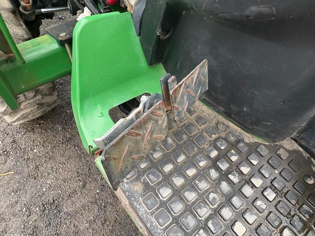 2014 John Deere 2032R 4WD Backhoe
