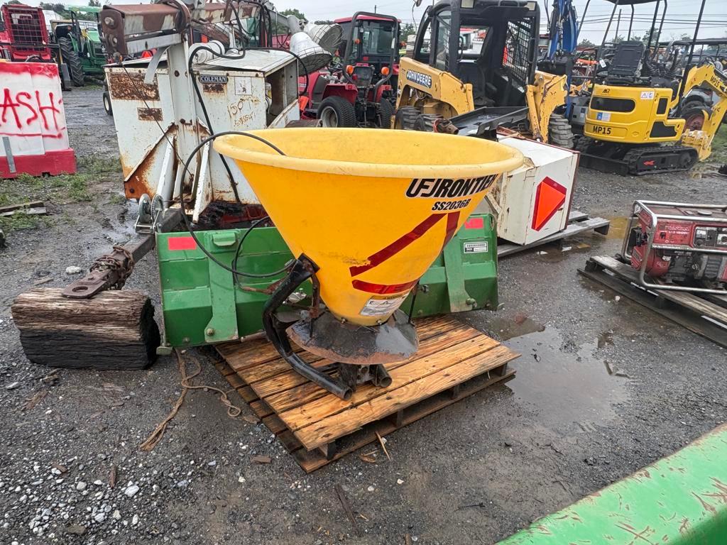 2014 John Deere 2032R 4WD Backhoe