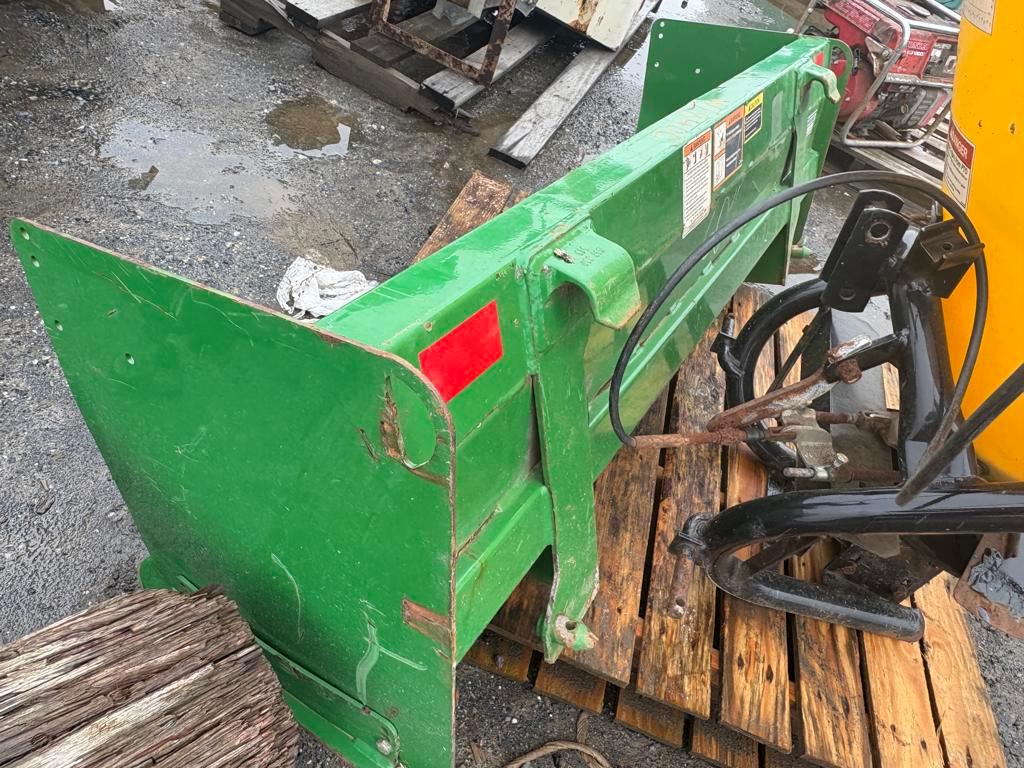 2014 John Deere 2032R 4WD Backhoe
