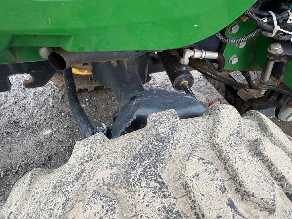 2014 John Deere 2032R 4WD Backhoe