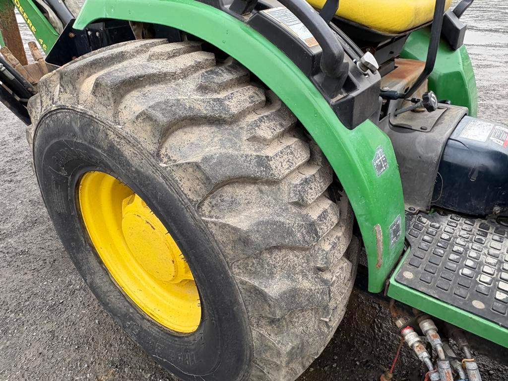 2014 John Deere 2032R 4WD Backhoe