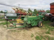 John Deere 337 Kicker Baler