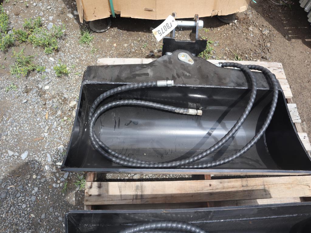 TPM 32" Hydraulic Tilt Bucket