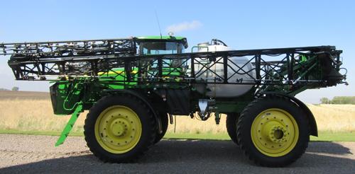 ‘13 JD 4940 self-propelled sprayer
