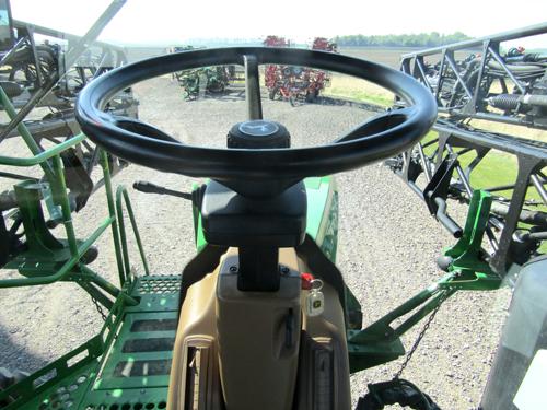 ‘13 JD 4940 self-propelled sprayer