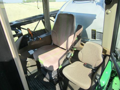 ‘13 JD 4940 self-propelled sprayer