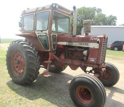 IH Farmall 1256 diesel turbo tractor w/ Hiniker cab
