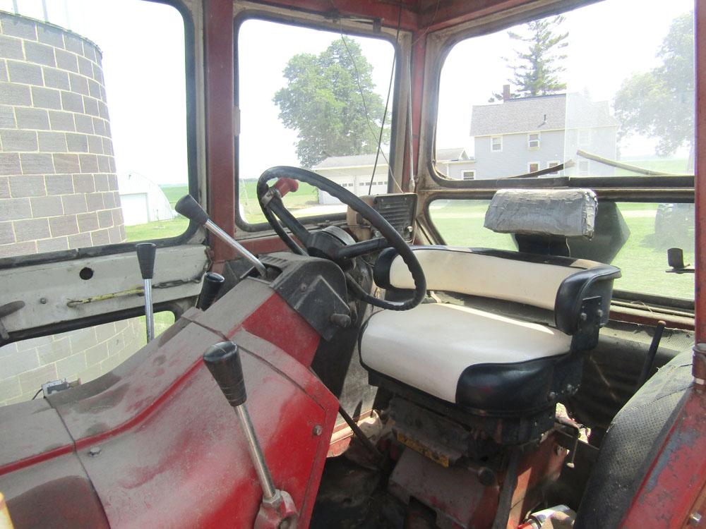 IH Farmall 1256 diesel turbo tractor w/ Hiniker cab