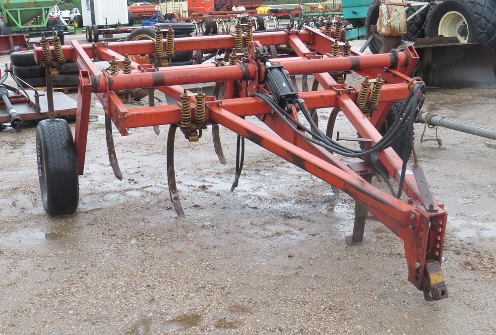 Kewanee 9ft chisel plow