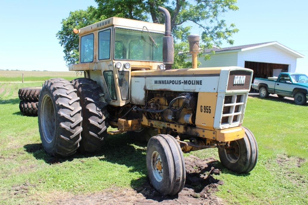 Minneapolis Moline G955 tractor