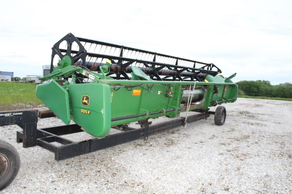 John Deere 925 F grain head