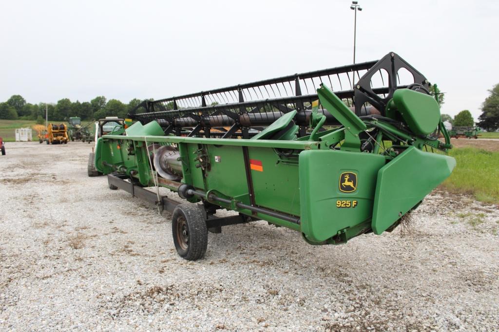 John Deere 925 F grain head