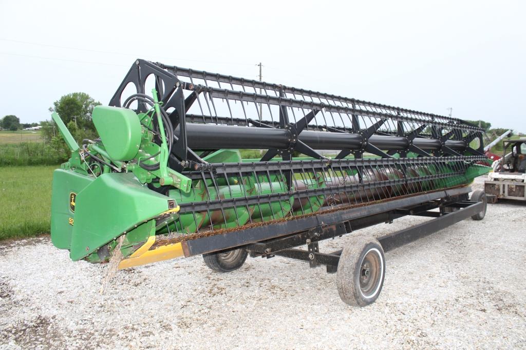 John Deere 925 F grain head