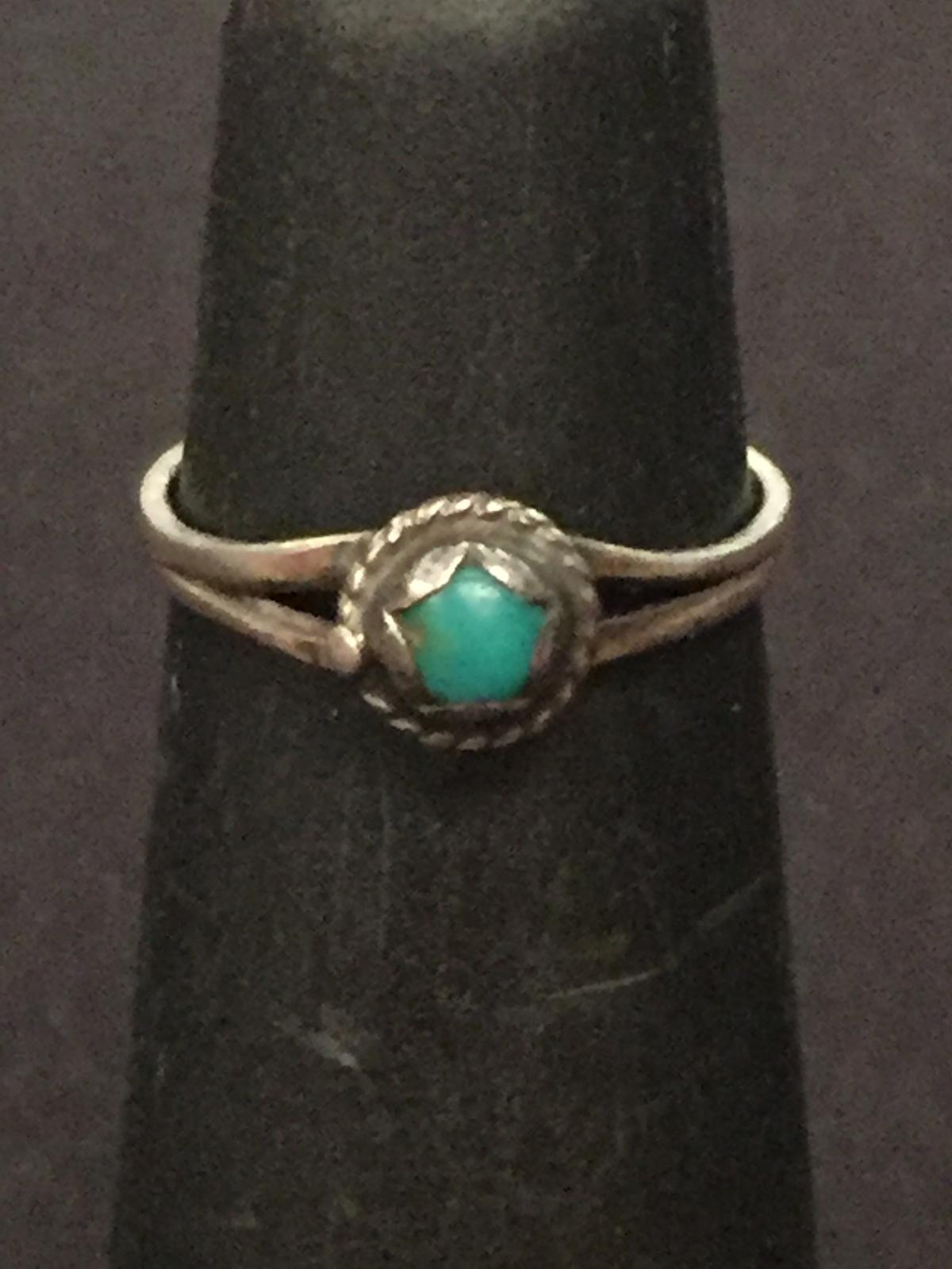 Small Native American Sterling Silver & Turquoise Ring - Size 2.5