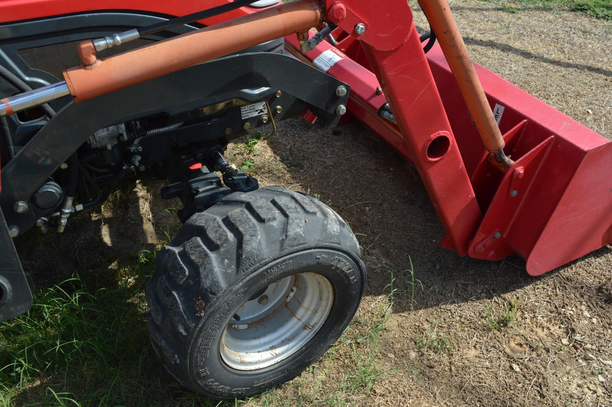 Mahindra 1815 HST 4WD Tractor w/ Loader and Shredder *Operator's Manuals Included*