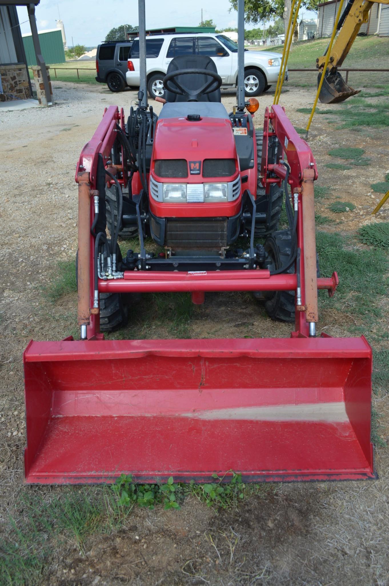 Mahindra 1815 HST 4WD Tractor w/ Loader and Shredder *Operator's Manuals Included*