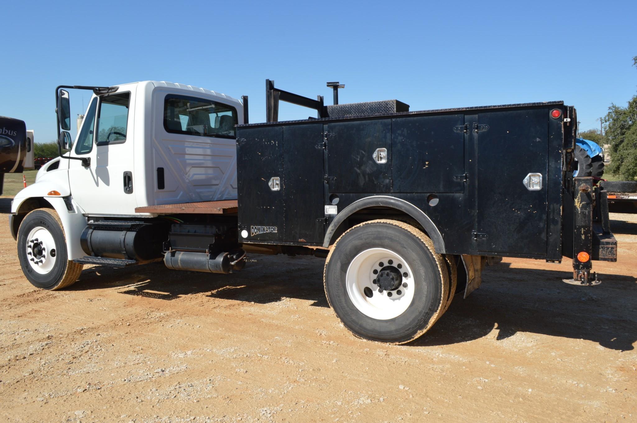 2005 International 4300 DT466 4x2 L6 7.6L Diesel 6 spd. manual transmission