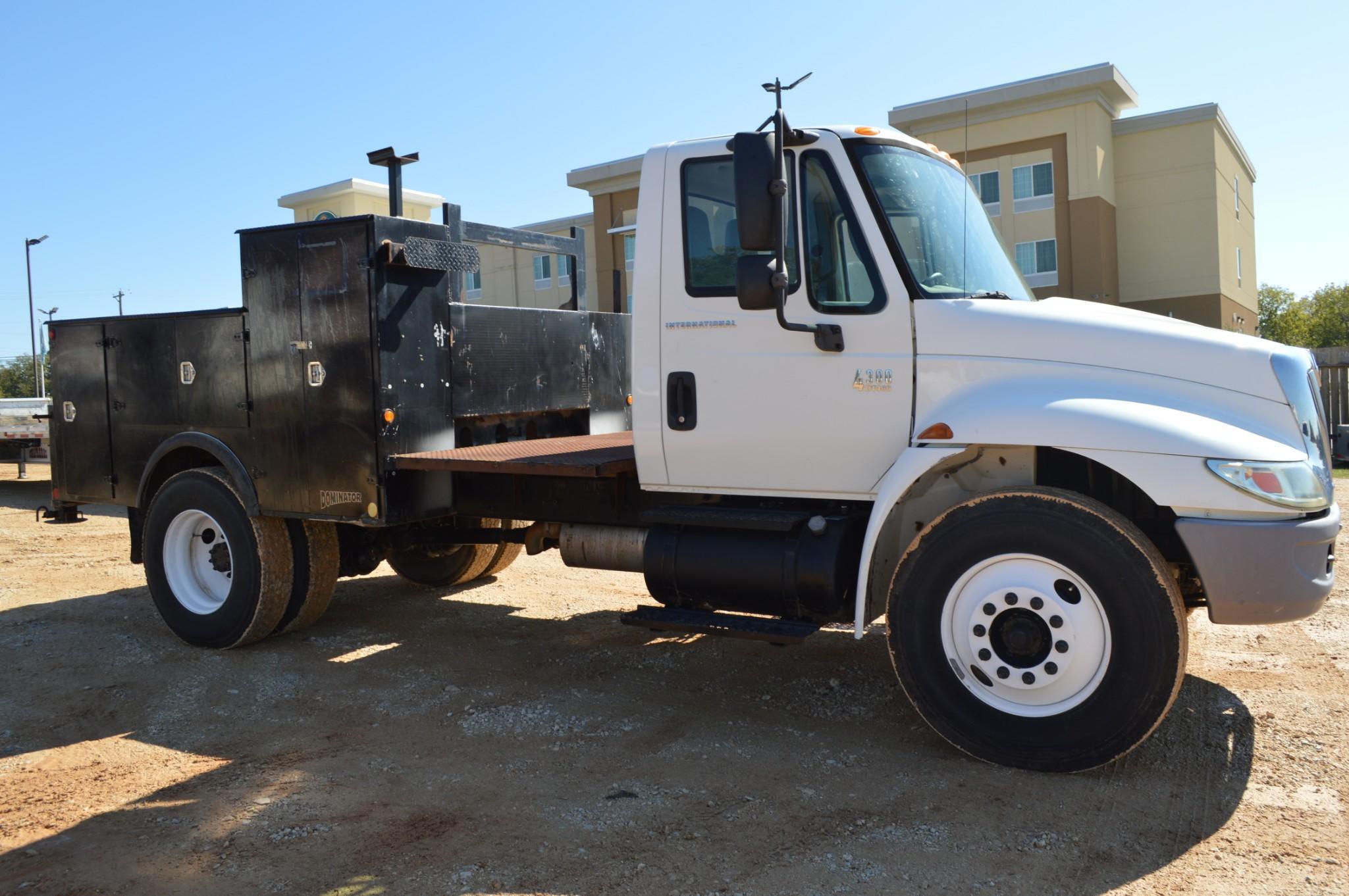 2005 International 4300 DT466 4x2 L6 7.6L Diesel 6 spd. manual transmission