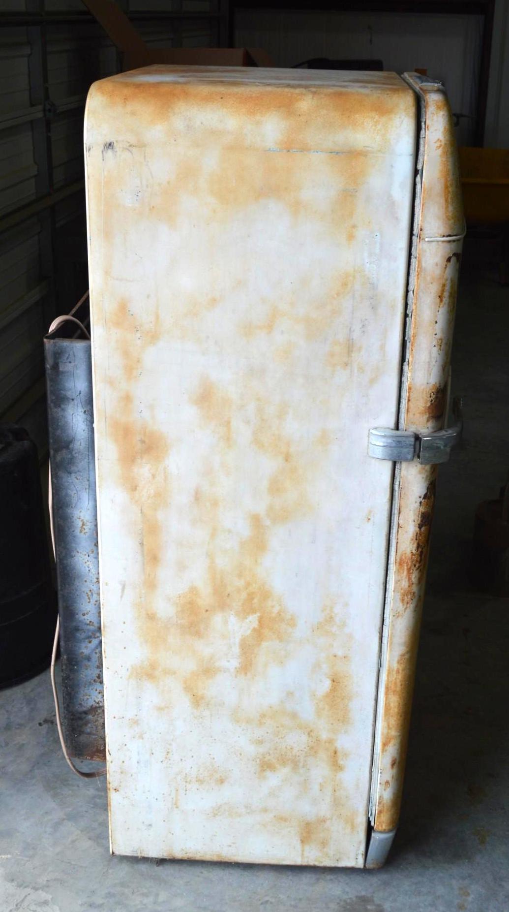 Antique/Vintage Frigidaire Ice Box/Refrigerator