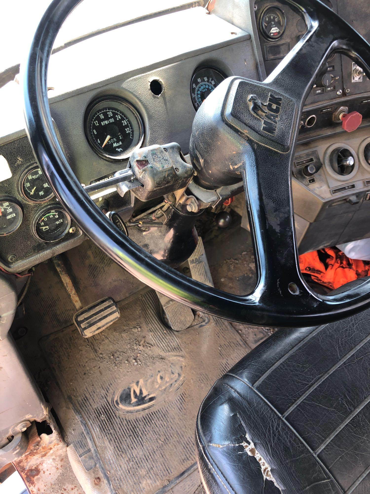 1987 Mack Super Liner RW613 Tractor
