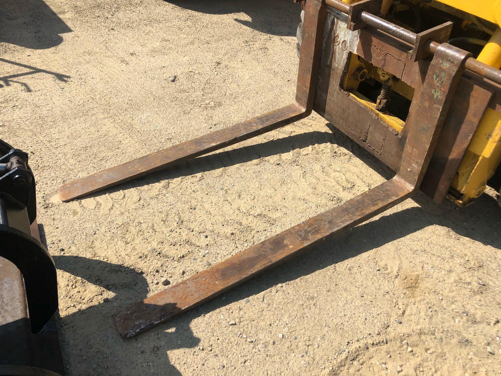 Mustang 960 diesel Skidloader w/ attachments