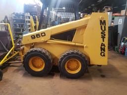Mustang 960 diesel Skidloader w/ attachments