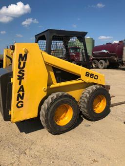 Mustang 960 diesel Skidloader w/ attachments