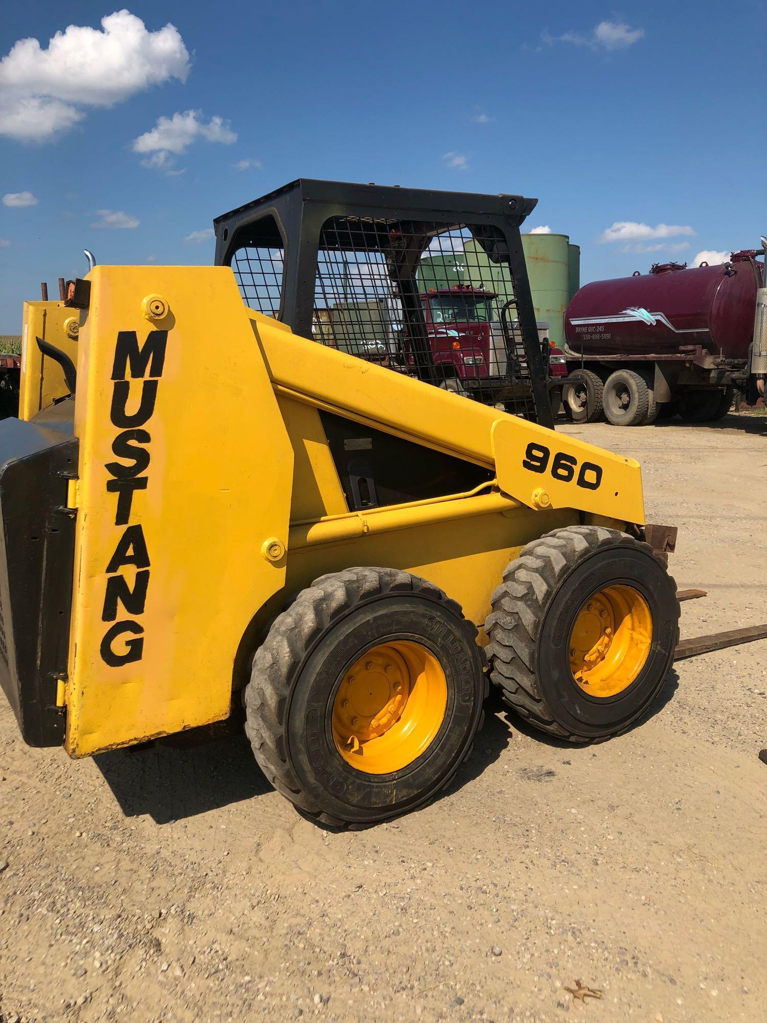Mustang 960 diesel Skidloader w/ attachments