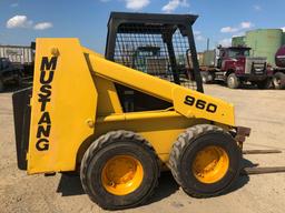 Mustang 960 diesel Skidloader w/ attachments