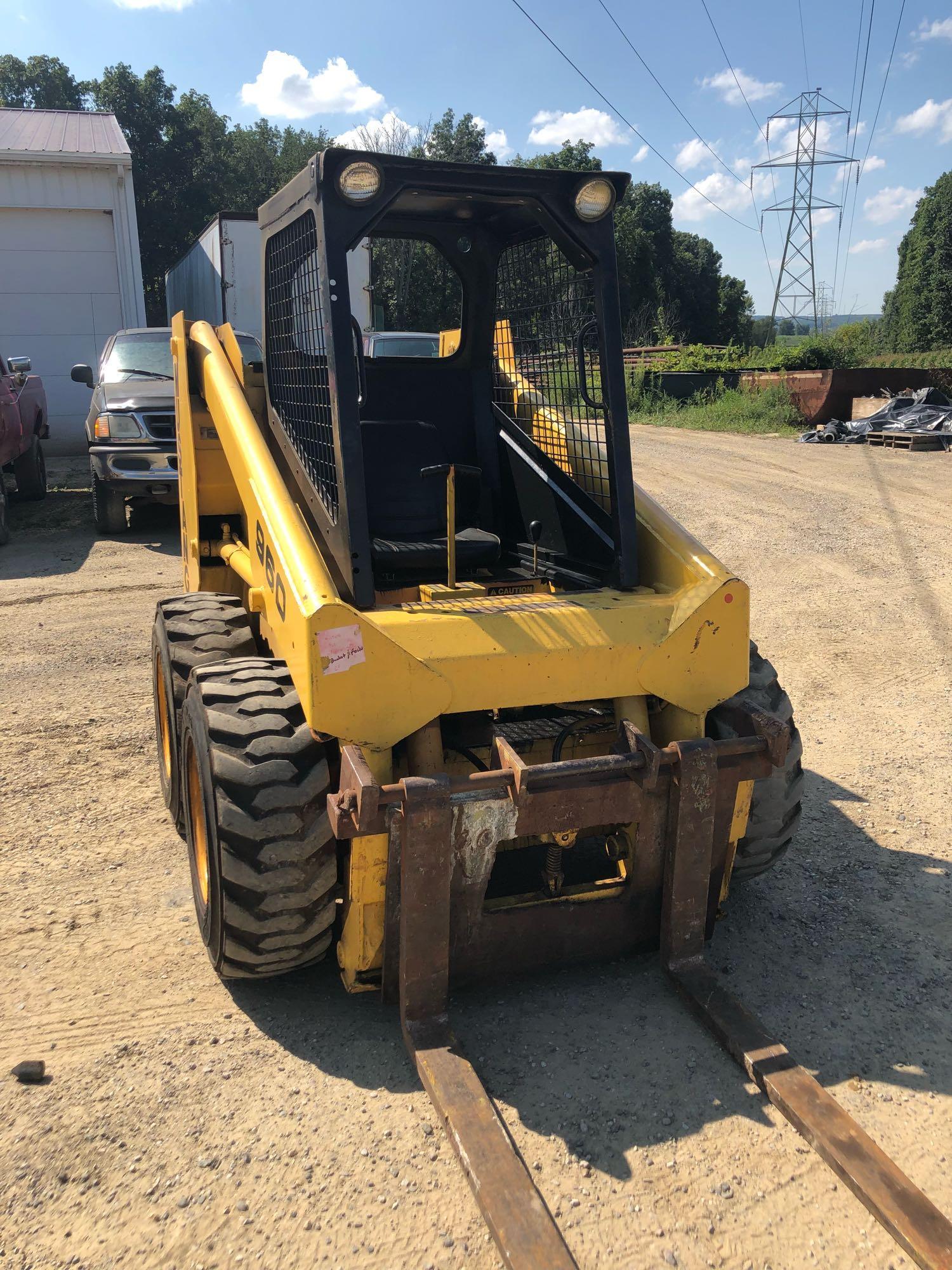 Mustang 960 diesel Skidloader w/ attachments