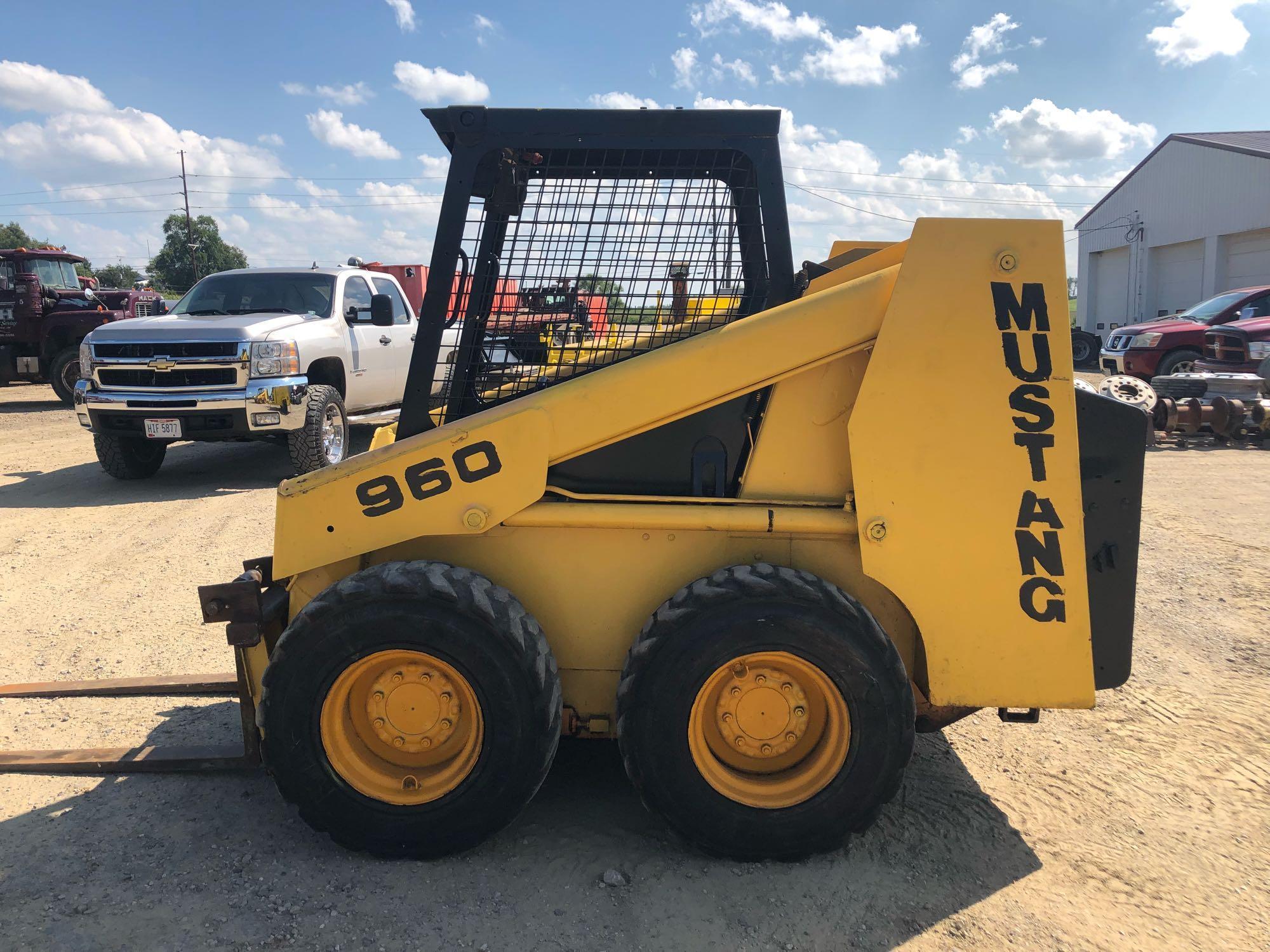 Mustang 960 diesel Skidloader w/ attachments