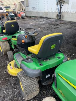 John Deere LA135 100 Series Riding Lawnmower