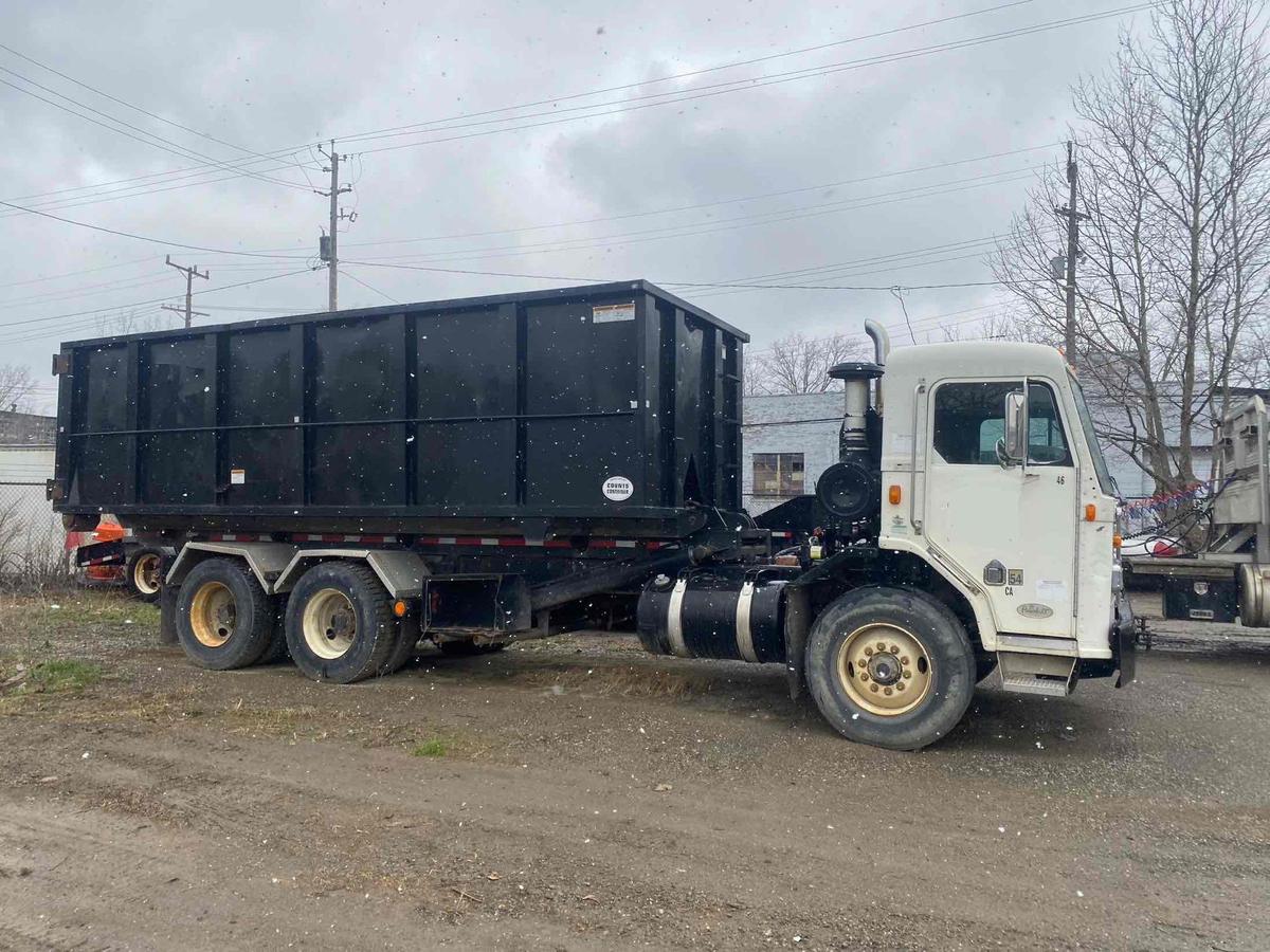 1999 Peterbilt 320 Rolloff Truck