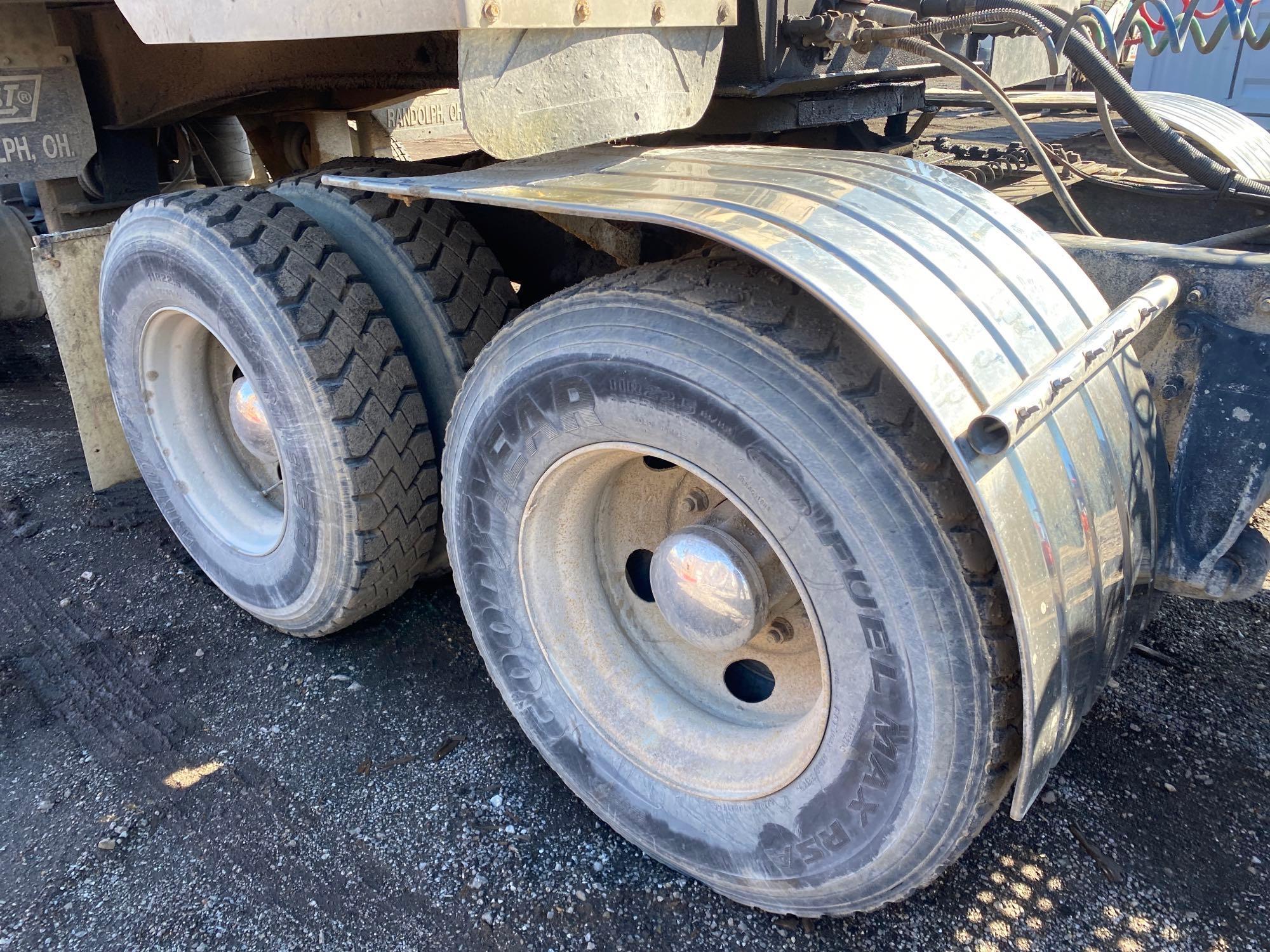 2008 Sterling A9500 Tandem Axle Tractor / Truck