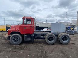 1988 Mack Model 600 Tandem Axle Tractor / Truck