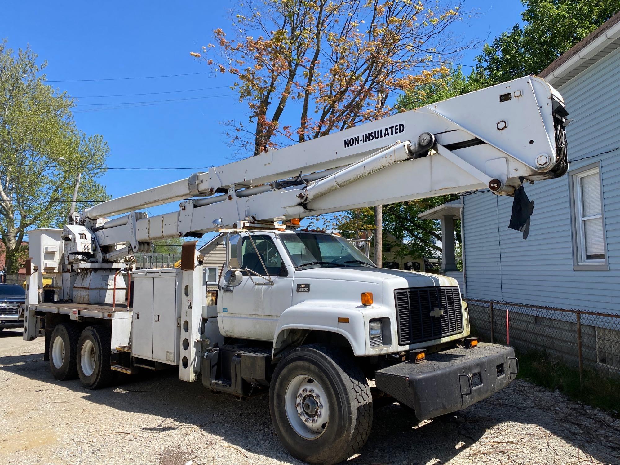 2001 Chevrolet C7500 110ft Bucket Truck (located offsite-please read full description)