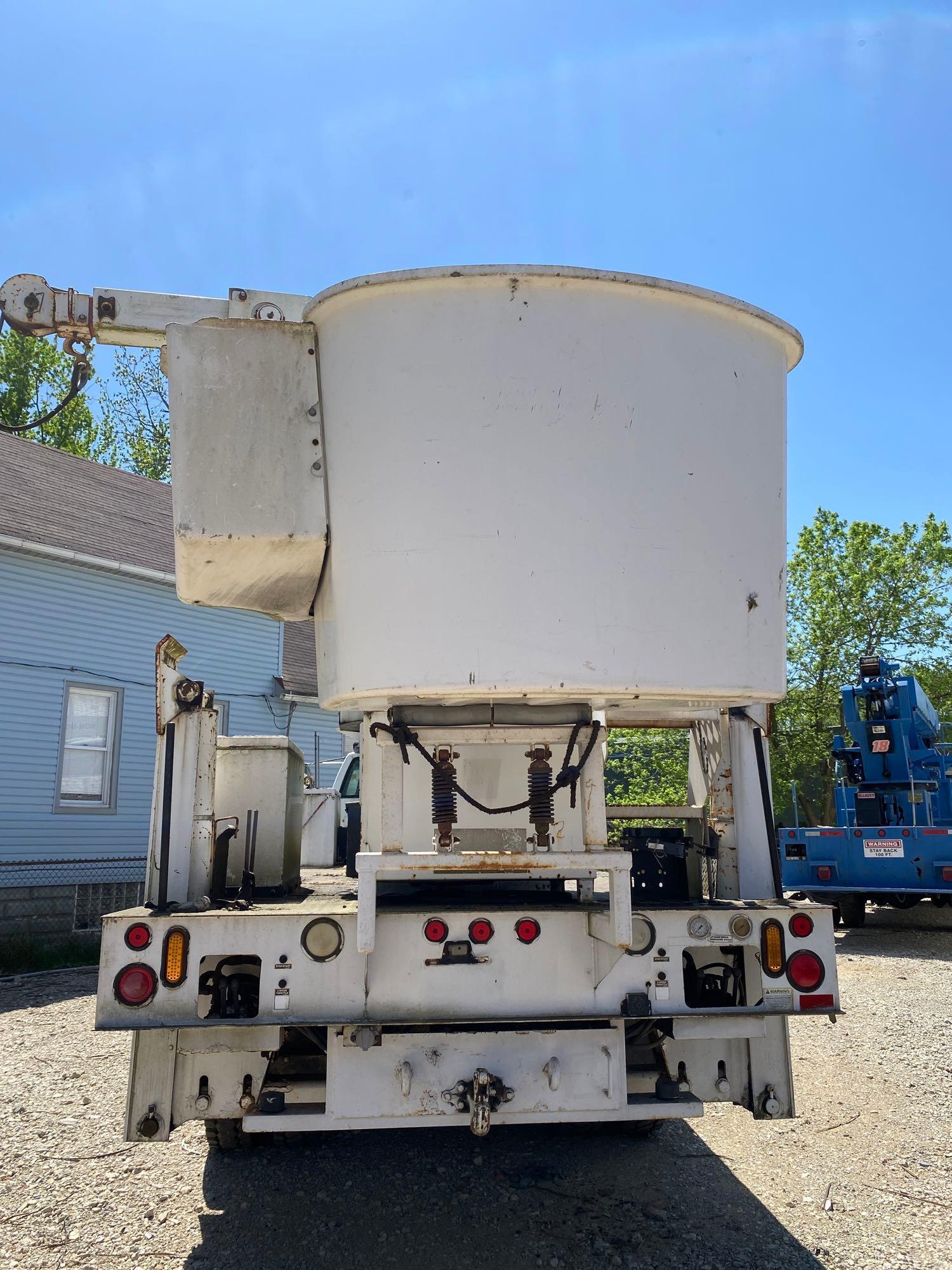 2001 Chevrolet C7500 110ft Bucket Truck (located offsite-please read full description)