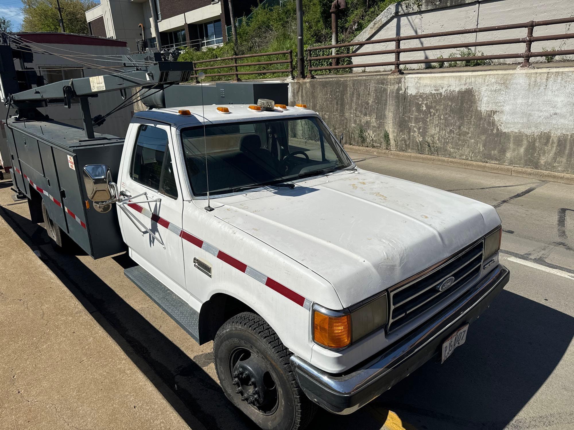 1989 Ford F-450 Diesel Service/Crane Truck (located offsite-please read full description)