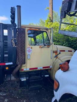 1992 International 4600 Stake Body w/ Working Lift Gate (located offsite-please read full