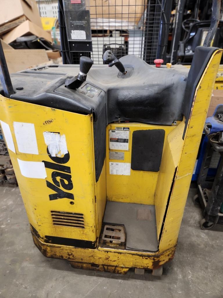 1998 Yale Electric Reach Lift Model NR-035 (located off-site, please read description)