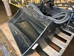 New Mini Excavator 24in Swivel Bucket