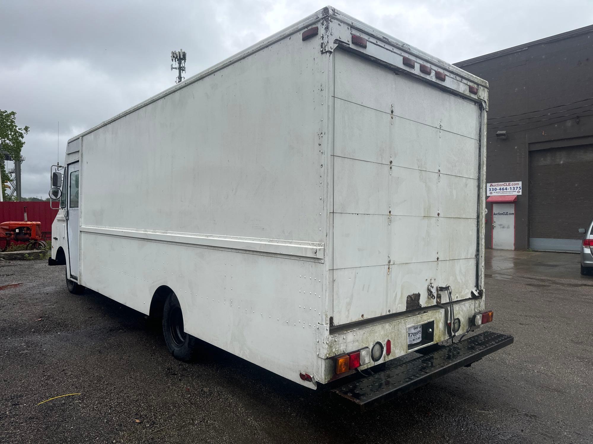 1990 Isuzu NPR Box Truck/Step Van