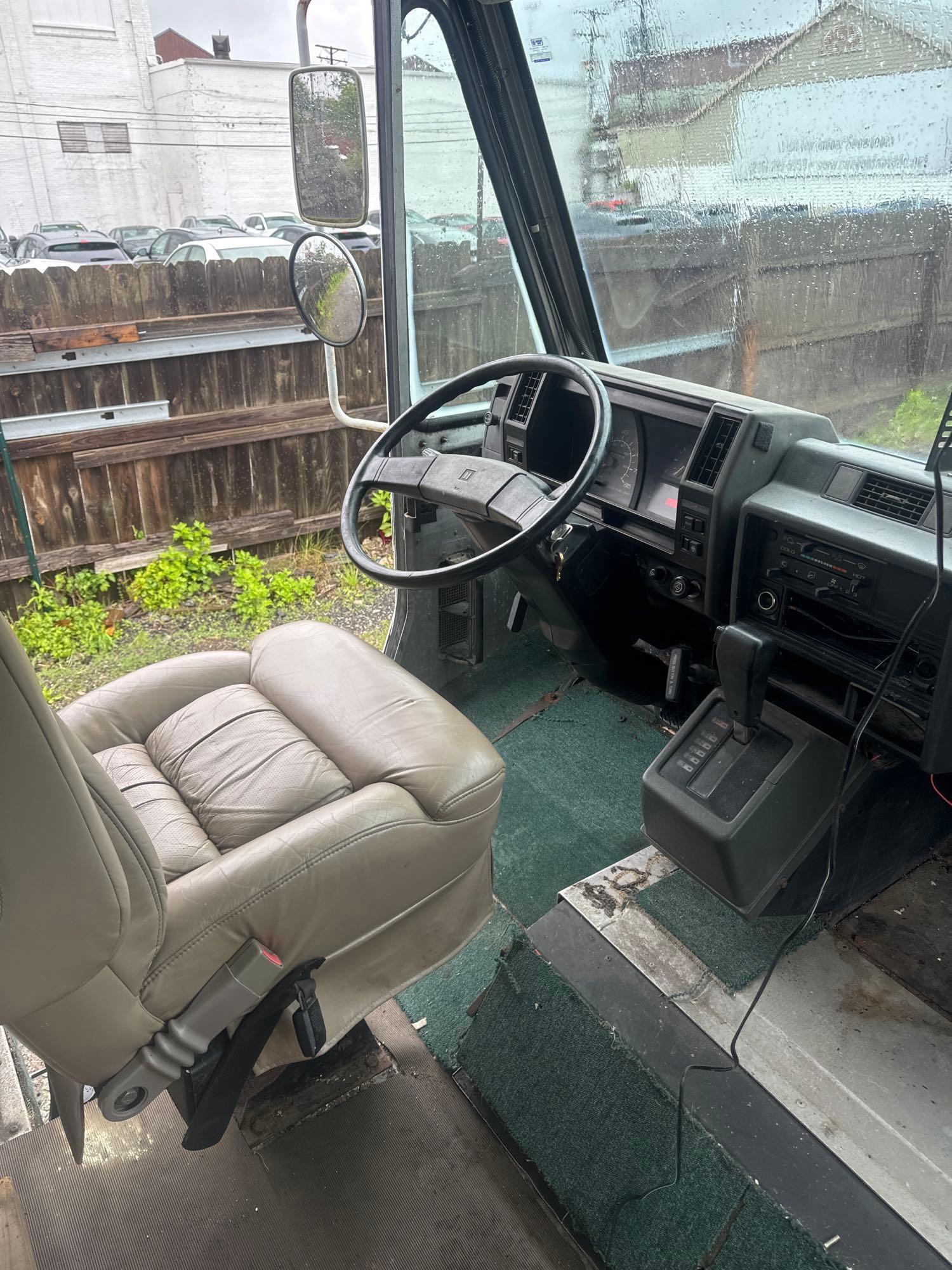 1990 Isuzu NPR Box Truck/Step Van